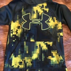 Boys Under Armour YXS sweatshirt.